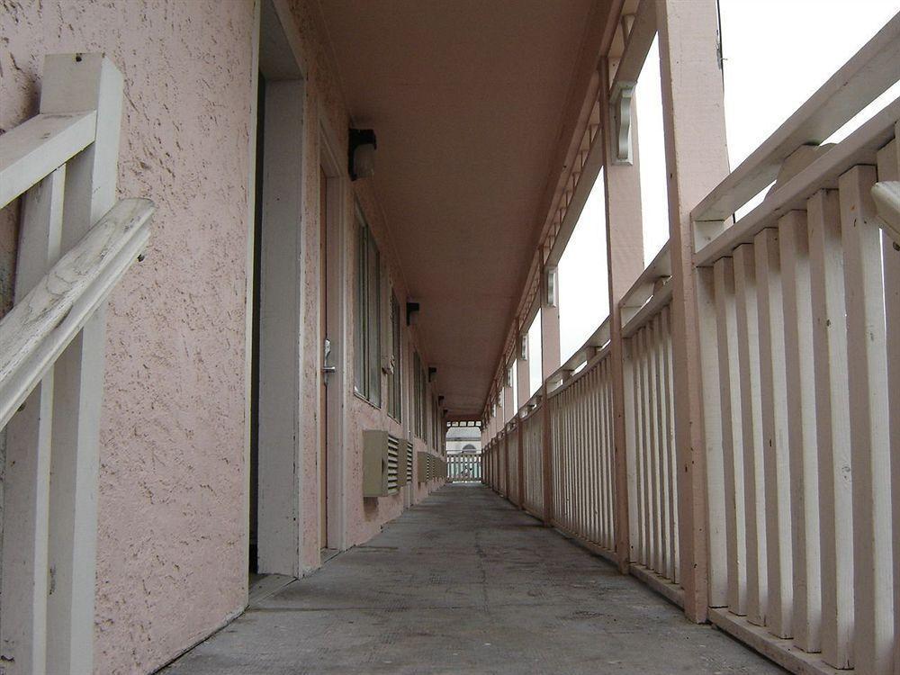Motel Regency By The Beach 2*