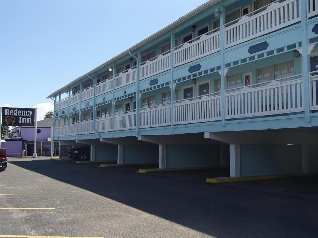 Regency By The Beach 2*