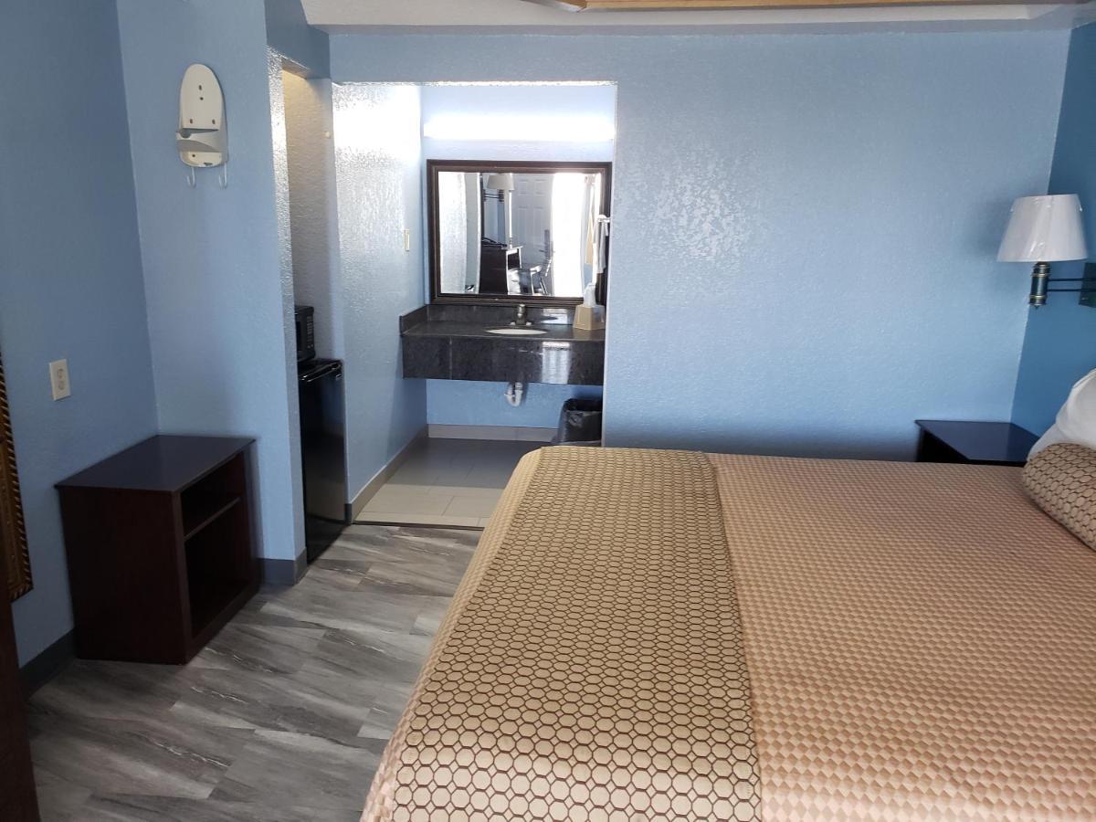 Regency By The Beach Motel